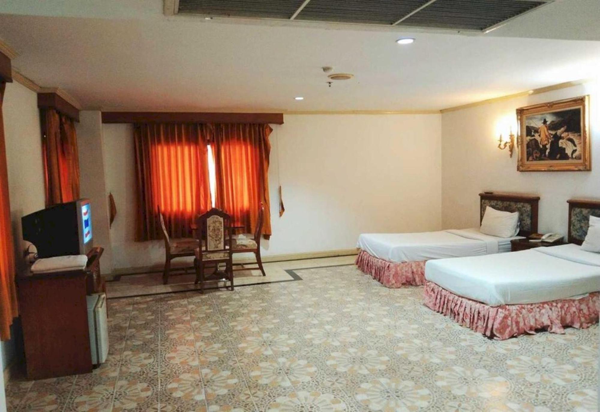 Oyo 75466 -13 Coins Bang Yai Hotel Nonthaburi Esterno foto