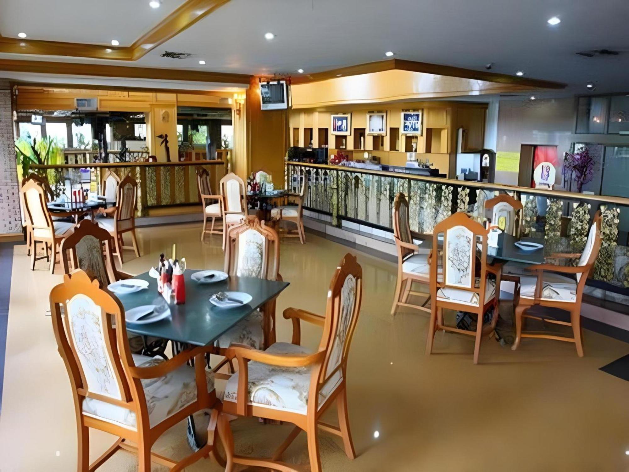 Oyo 75466 -13 Coins Bang Yai Hotel Nonthaburi Esterno foto