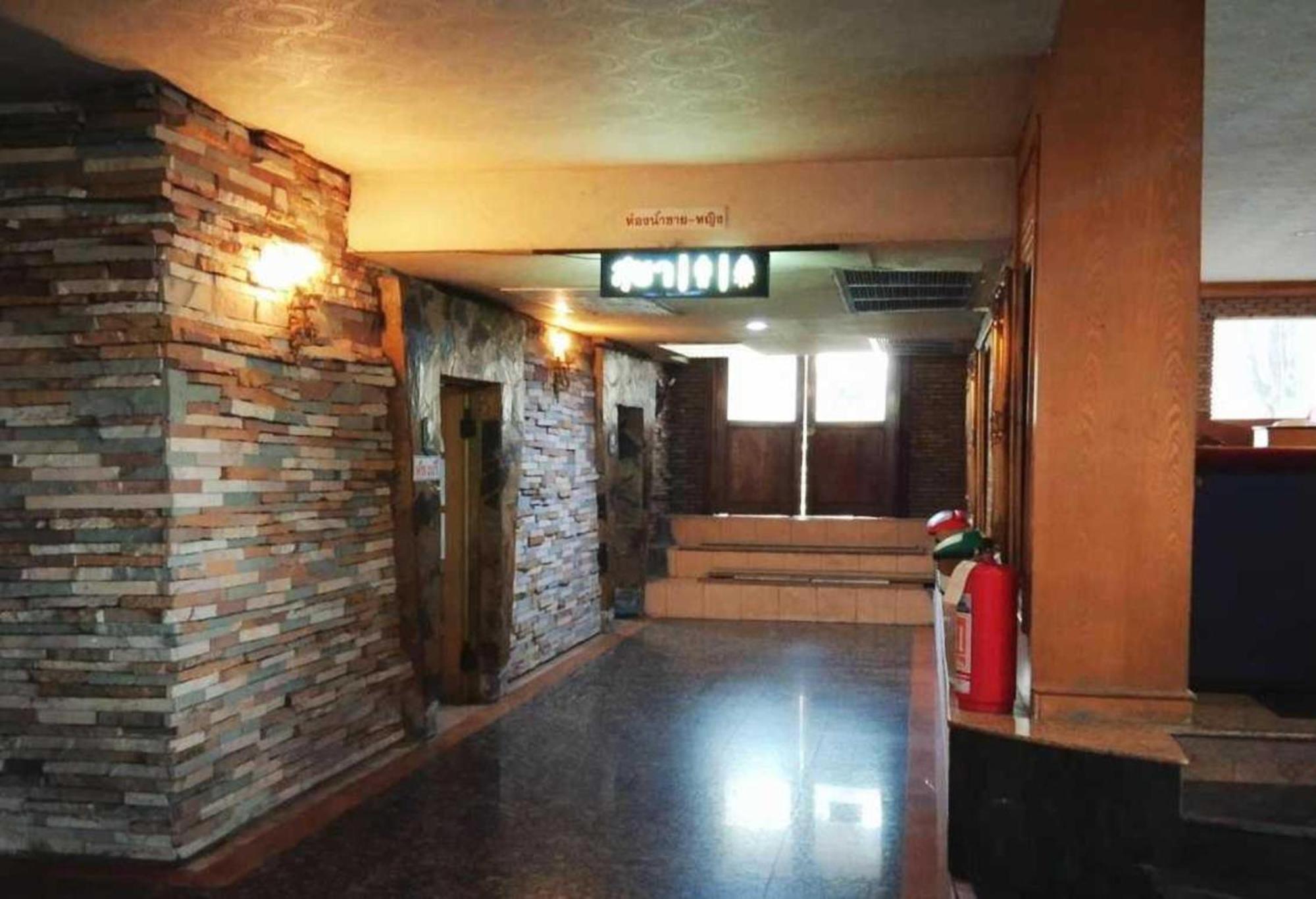 Oyo 75466 -13 Coins Bang Yai Hotel Nonthaburi Esterno foto