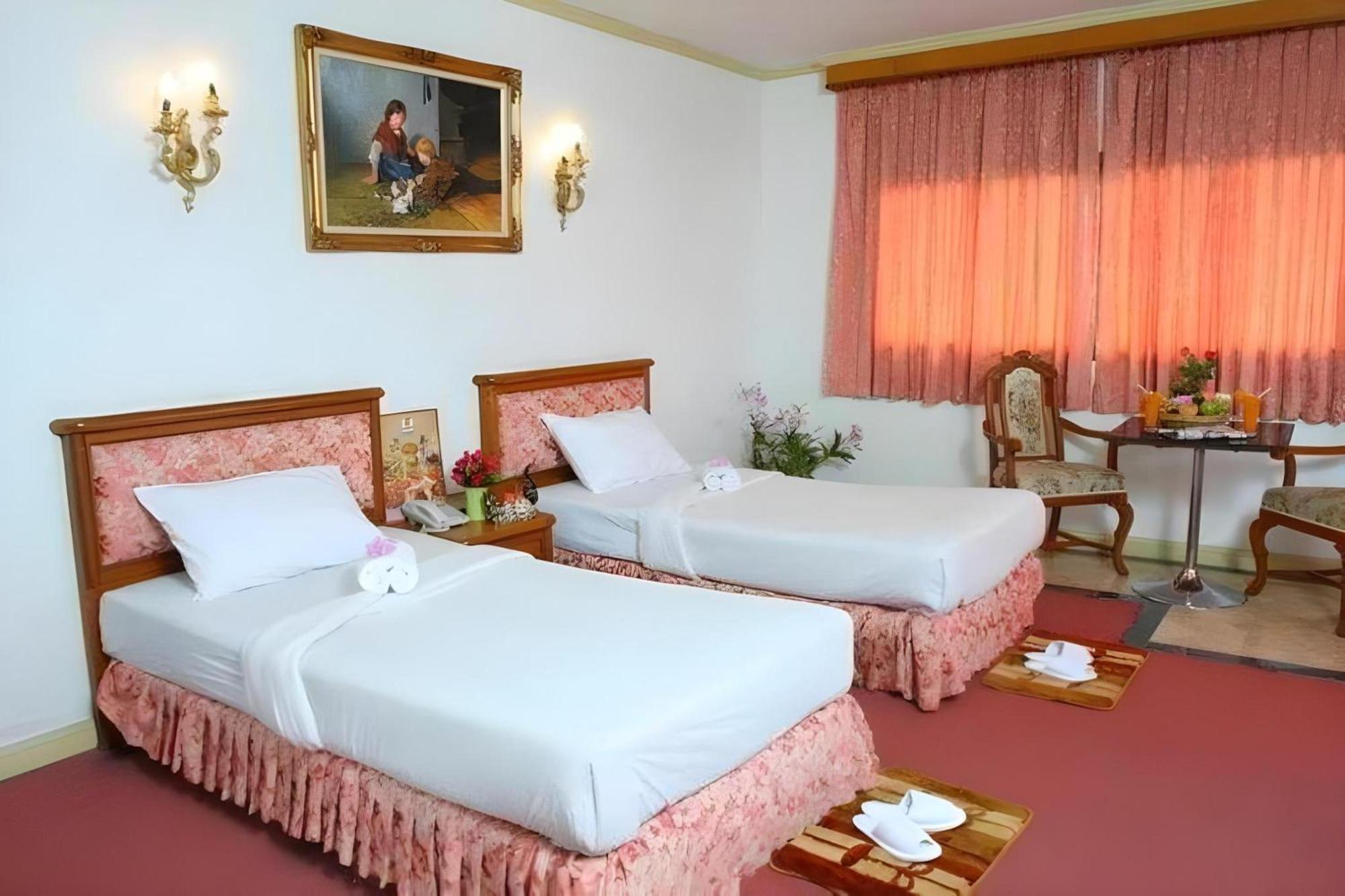 Oyo 75466 -13 Coins Bang Yai Hotel Nonthaburi Esterno foto